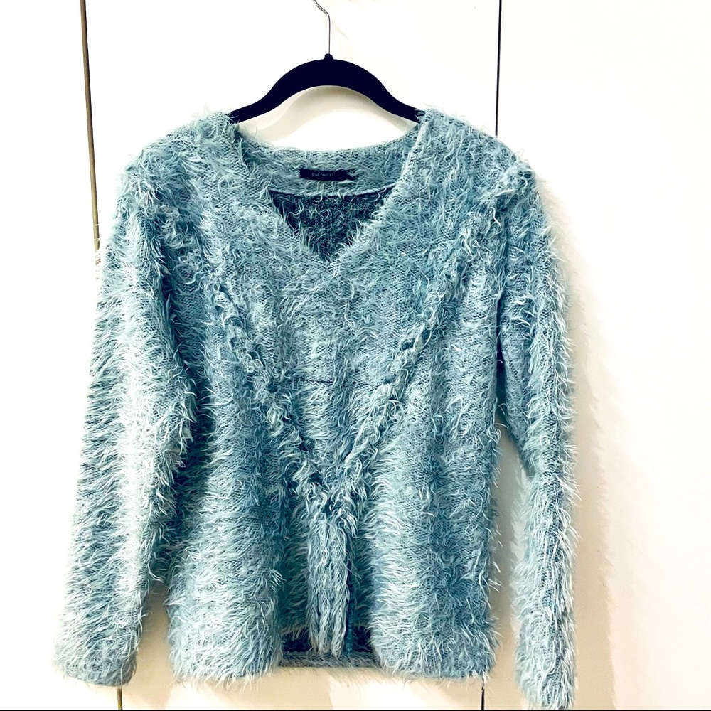 Cute fuzzy sweater (light blue)